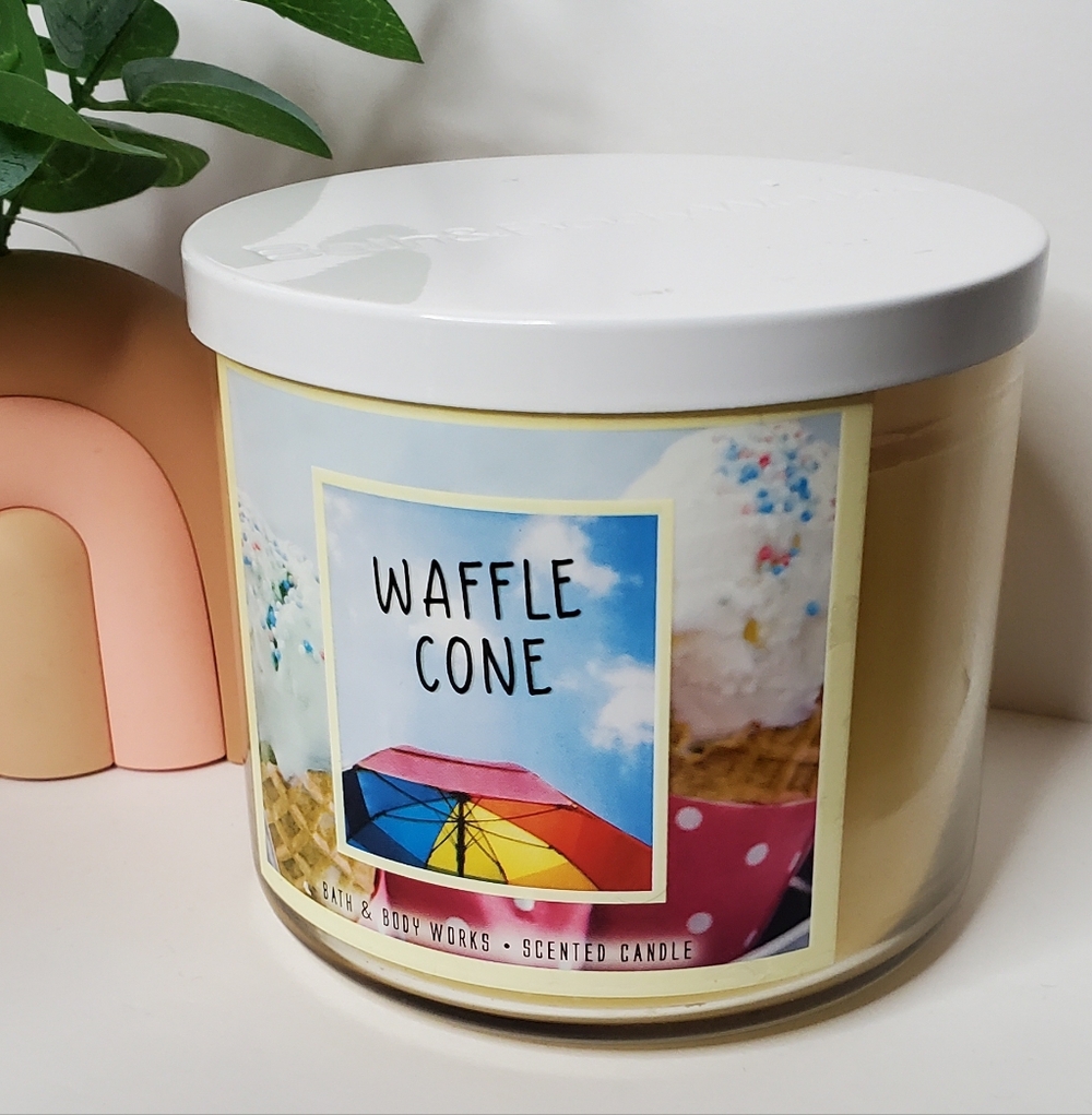 Bath And Body Works WAFFLE CONE 3 Wick Candle NEW NWT